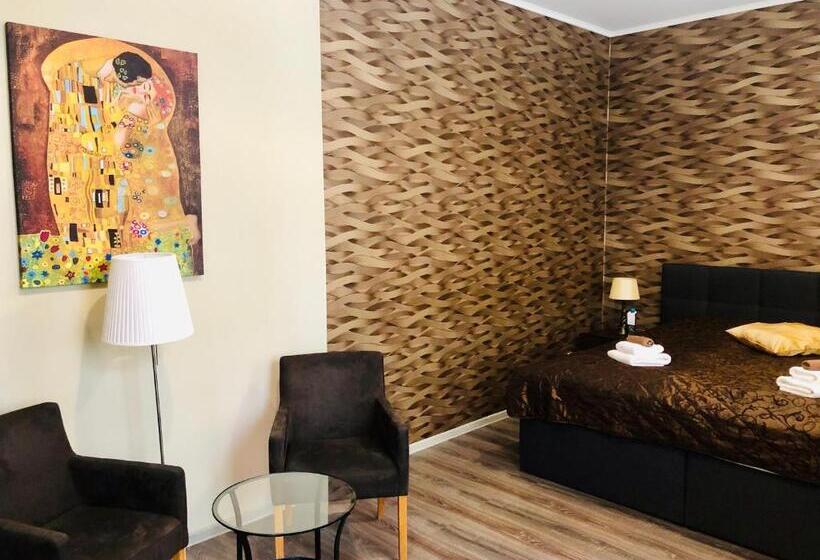 اتاق استاندارد با تخت بزرگ, Dům U Pikové Desítky