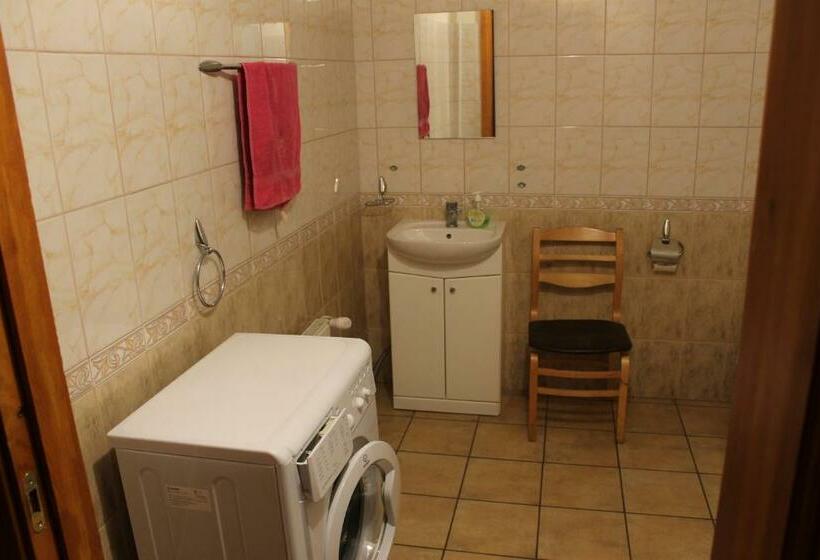 اتاق خانوادگی, Latvijas Sarkanā Krusta Viesnīca
