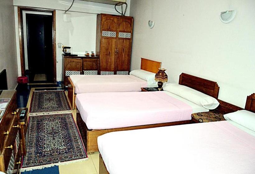 Camera Tripla Standard, Minya Compound Of The Armed Forces
