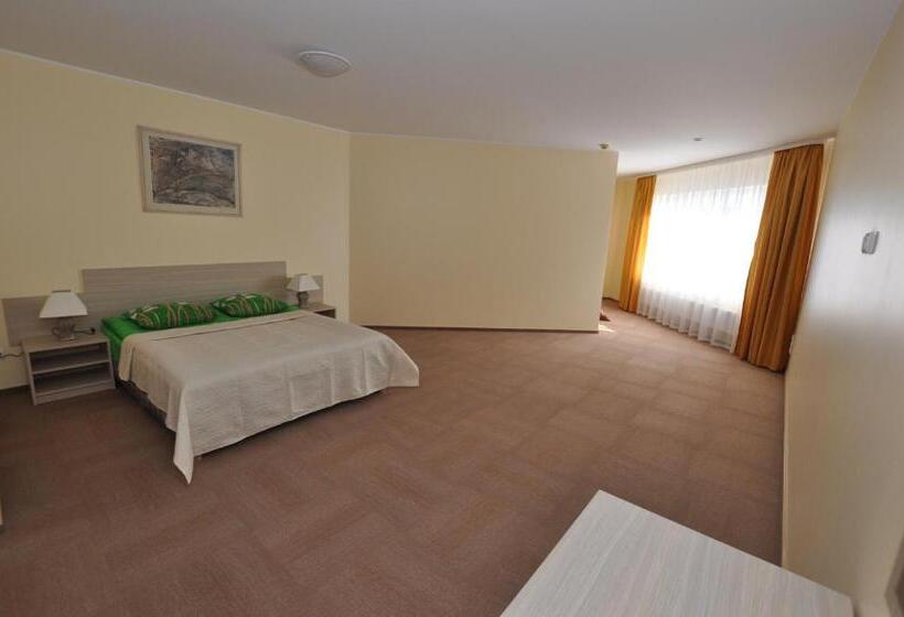سوییت خانوادگی, Motel Paradise