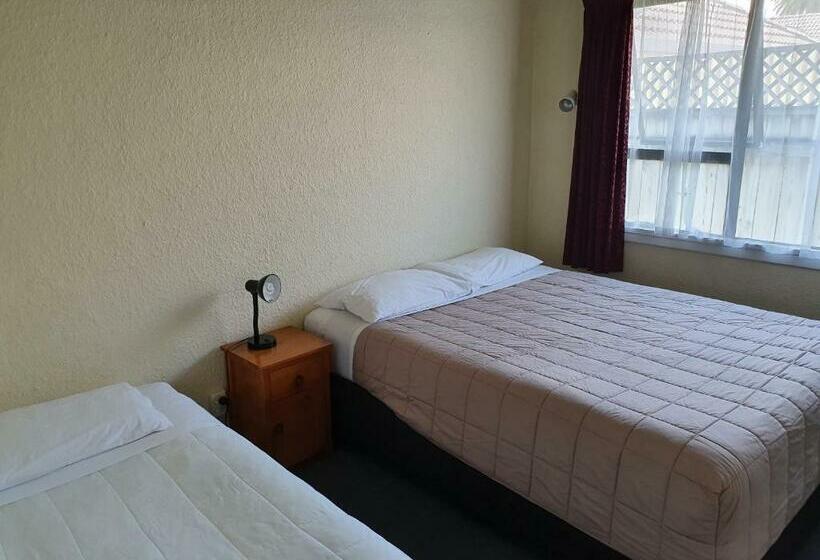 Семейный Номер, Cortez Motel