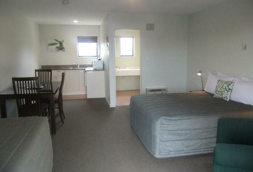 استودیوی استاندارد, Darfield Motel