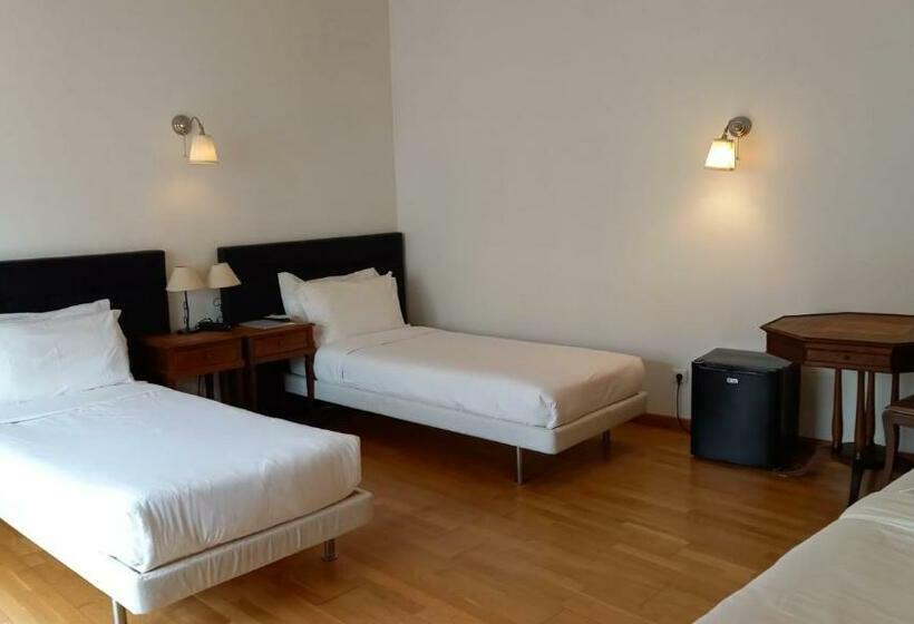 带阳台的三人标准间, Fado Bed & Breakfast   Santos