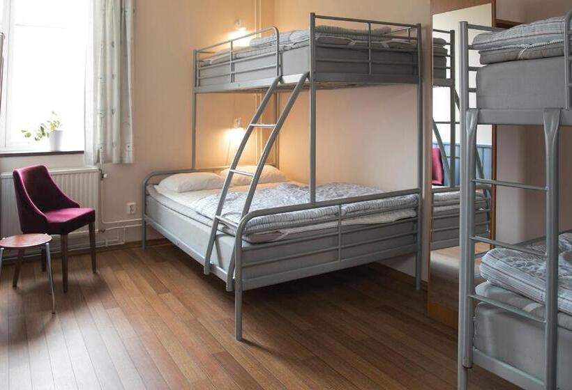 اتاق خانوادگی با سرویس بهداشتی مشترک, Kvibergs Vandrarhem   Hostel