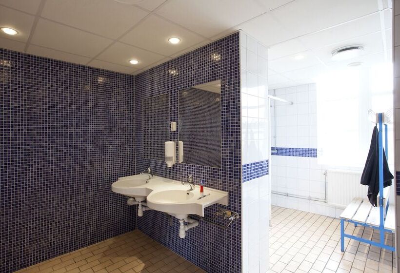 اتاق استاندارد سه تخته با سرویس بهداشتی مشترک, Kvibergs Vandrarhem   Hostel