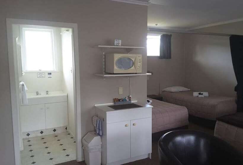 Семейное Студио, Palm Motel Waihi