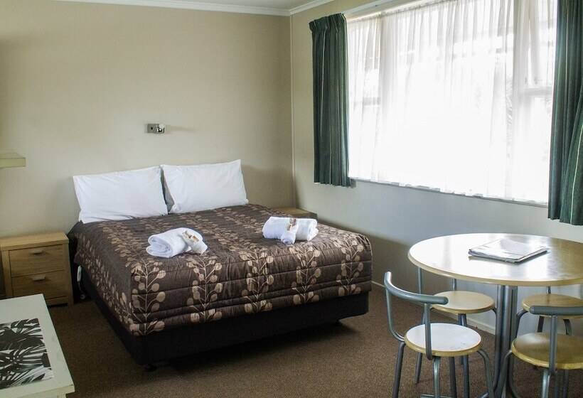 סטודיו משפחתי, Palm Motel Waihi