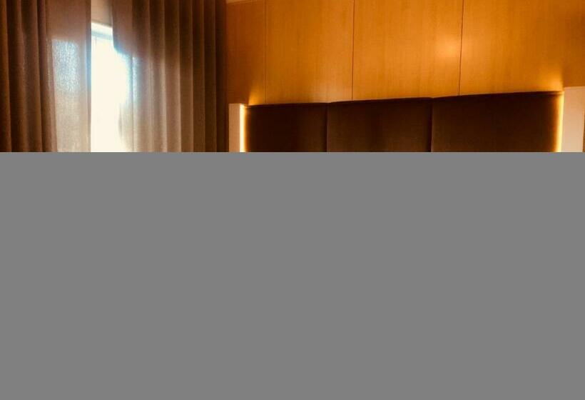 חדר סטנדרט לשלושה עם מרפסת, Europa