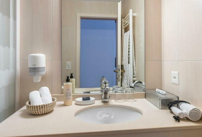 غرفة قياسية ثلاثية, Le Rive Sud