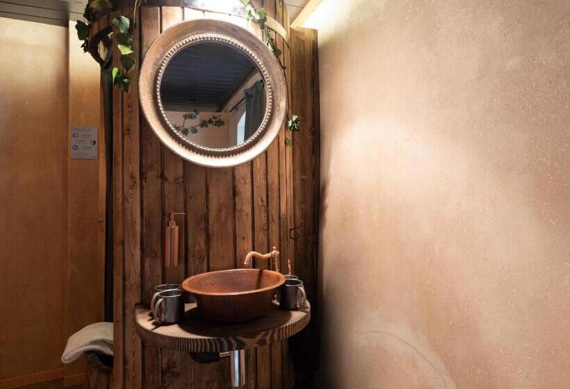 Номер Стандарт, Peanut Medieval Lodge