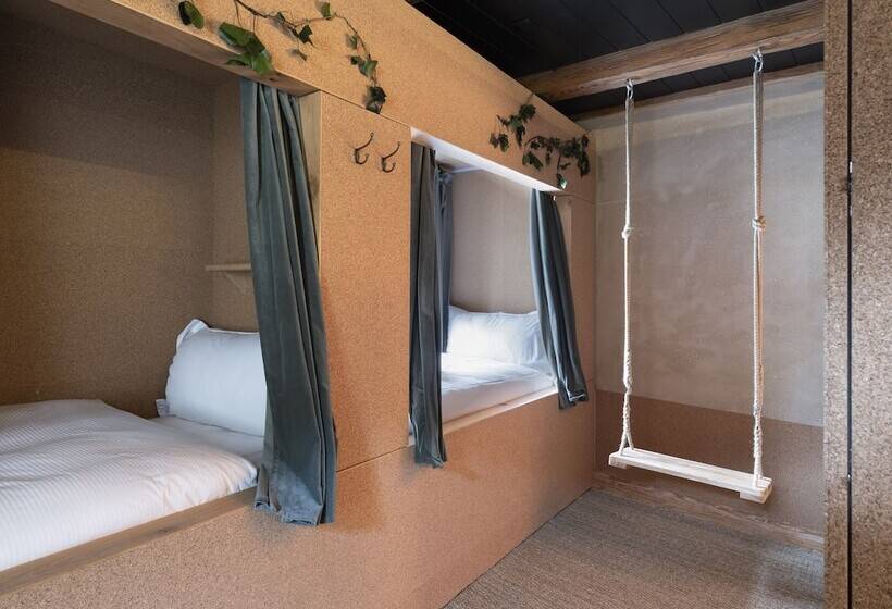 Семейный Номер, Peanut Medieval Lodge