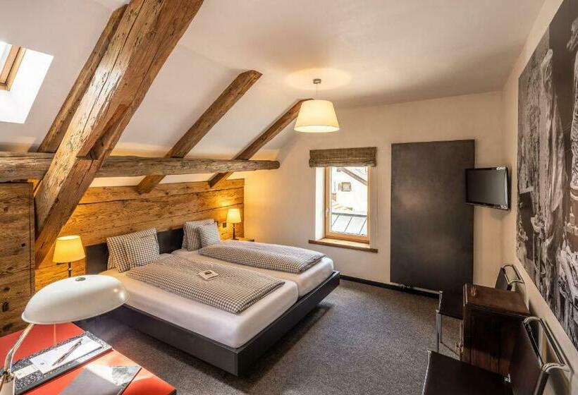 标准间, Pensiun Aldier