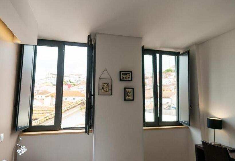 اتاق استاندارد سه نفره, Vitória