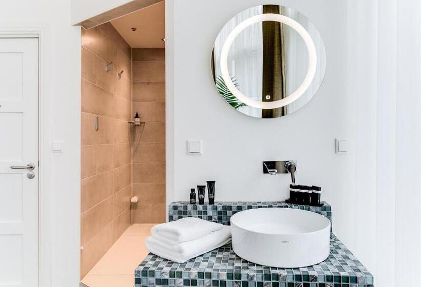 이그제큐티브 스위트, Brasss Hotel Suites