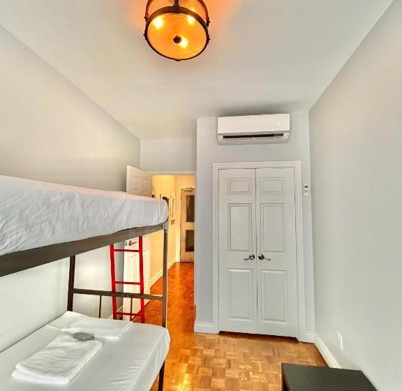 اتاق لوکس, The Only Backpacker S Inn