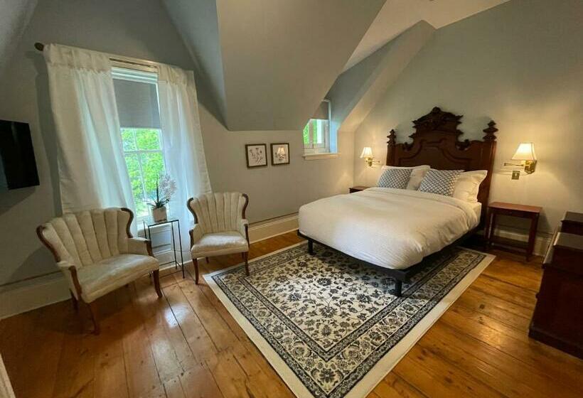 Номер Стандарт, Manoir Sweetsburg