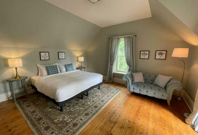 Номер Стандарт, Manoir Sweetsburg