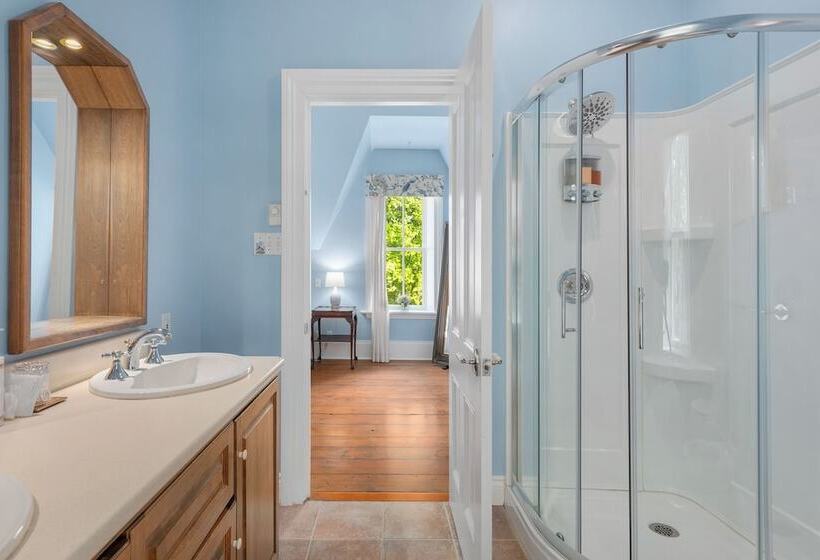 Номер Deluxe, Manoir Sweetsburg