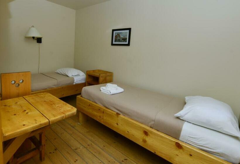 家庭间, The Bunkhouse
