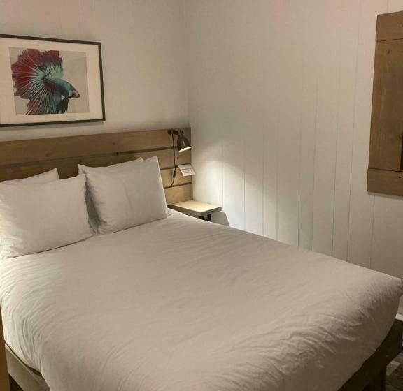 スイート, Pinewood Inn