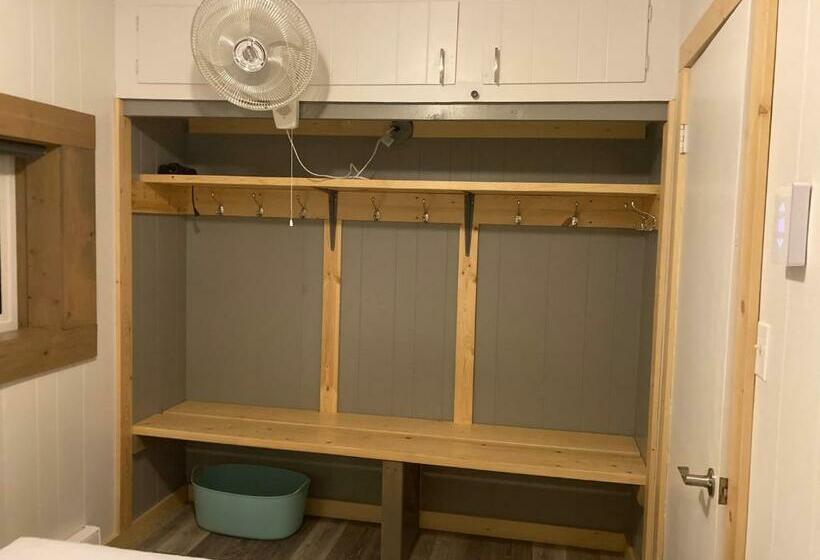 סוויטה, Pinewood Inn