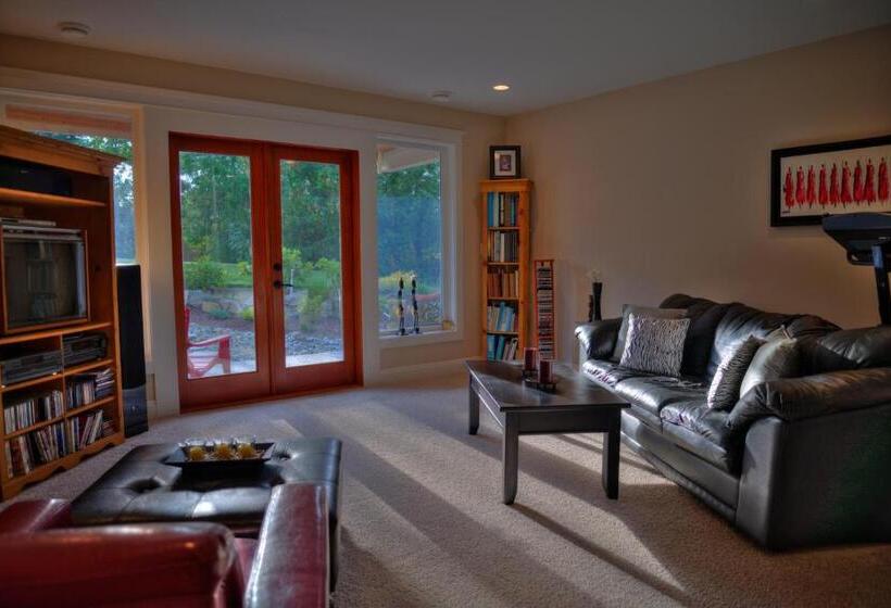 标准房带园景, Shawnigan Suite B & B