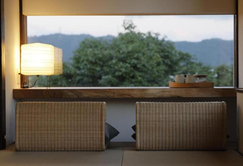 سوییت با چشم‌انداز باغ, Satoyama Jujo The House