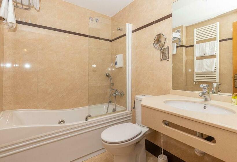 Номер Стандарт Трехместный, Solana