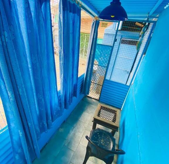 带阳台的豪华间, Bob Hostel