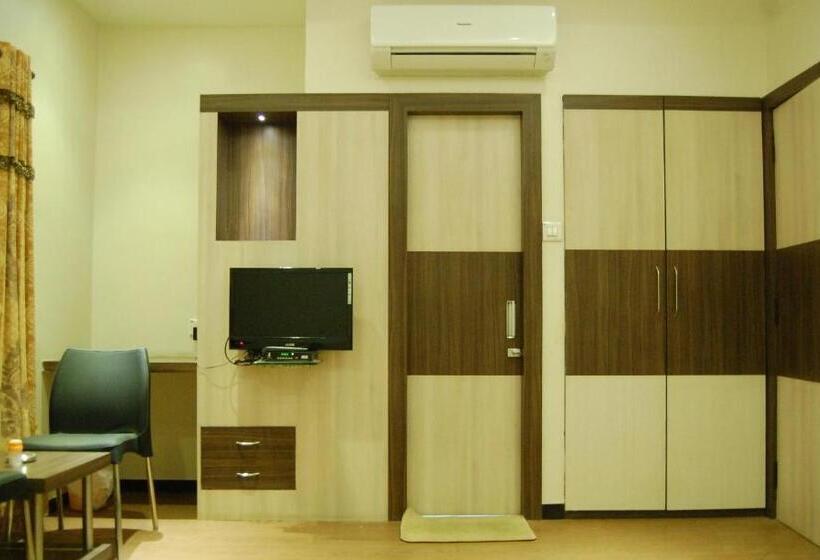 Номер Deluxe, Purva