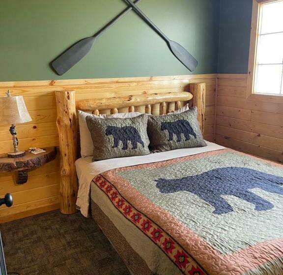 Номер Deluxe, The Fishing Bear Lodge