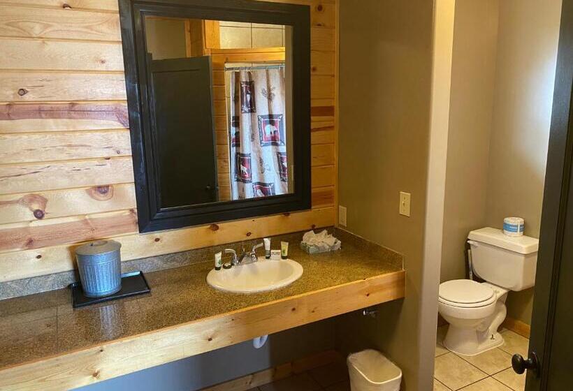 패밀리 스위트, The Fishing Bear Lodge