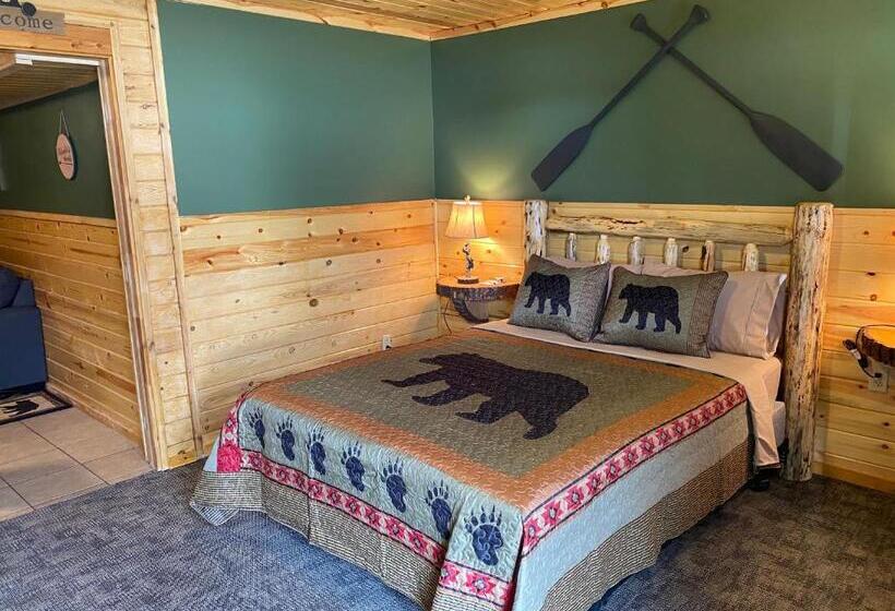 Family Suite, The Fishing Bear Lodge