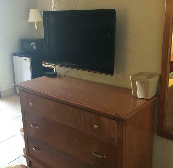 带2个双人床的标准工作室, Campbell Motel