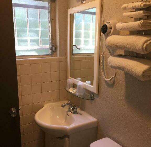 带2个双人床的标准工作室, Campbell Motel