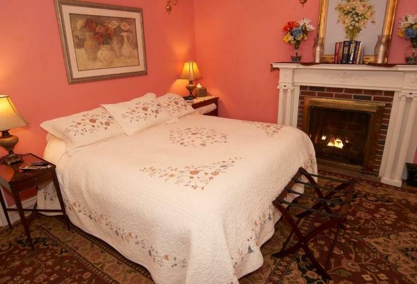 سوئیت با تخت بزرگ, Center Harbor Sutton House B & B