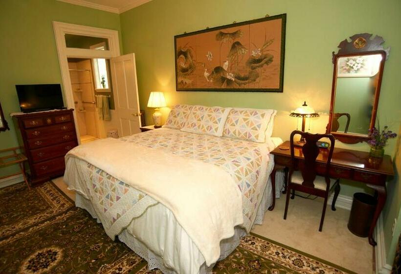 سوئیت با تخت بزرگ, Center Harbor Sutton House B & B