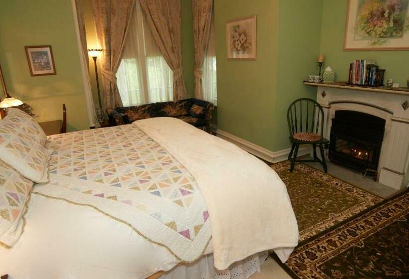 سوئیت با تخت بزرگ, Center Harbor Sutton House B & B