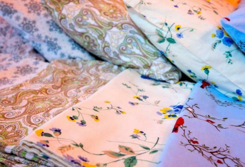 سوئیت با تخت بزرگ, Center Harbor Sutton House B & B