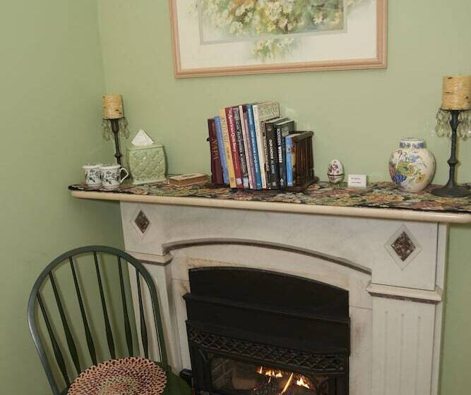 سوئیت با تخت بزرگ, Center Harbor Sutton House B & B