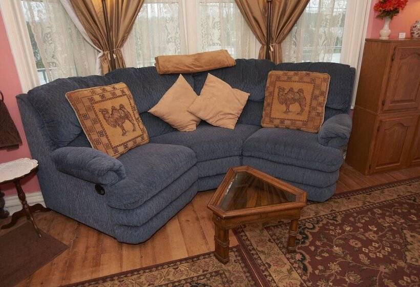 سوئیت با تخت بزرگ, Center Harbor Sutton House B & B