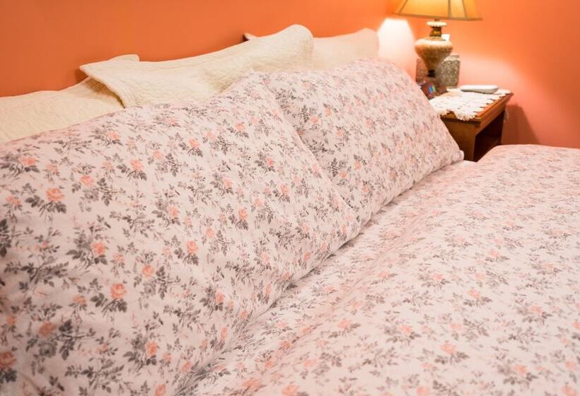 سوئیت با تخت بزرگ, Center Harbor Sutton House B & B