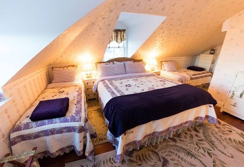 سوئیت با تخت بزرگ, Center Harbor Sutton House B & B
