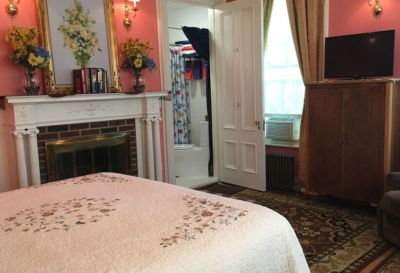 سوئیت با تخت بزرگ, Center Harbor Sutton House B & B