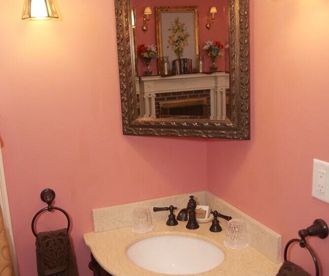 سوئیت با تخت بزرگ, Center Harbor Sutton House B & B