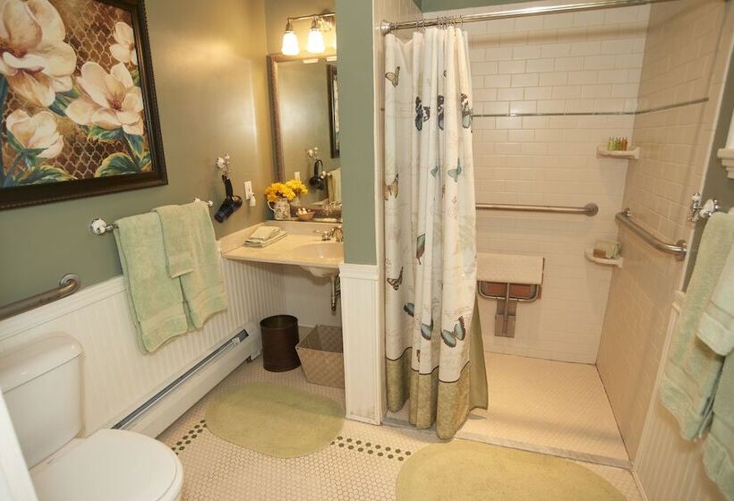 سوئیت با تخت بزرگ, Center Harbor Sutton House B & B