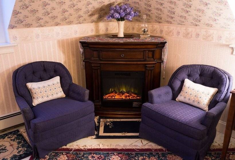 سوئیت با تخت بزرگ, Center Harbor Sutton House B & B