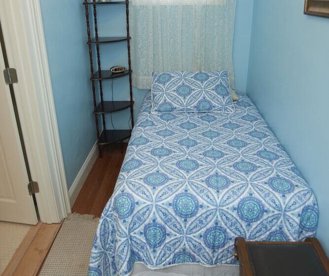 سوئیت با تخت بزرگ, Center Harbor Sutton House B & B