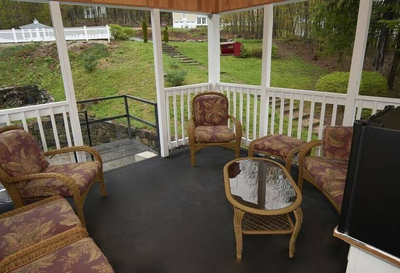 سوئیت با تخت بزرگ, Center Harbor Sutton House B & B