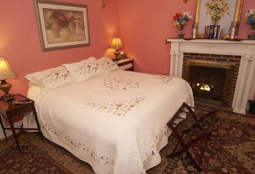 سوئیت با تخت بزرگ, Center Harbor Sutton House B & B